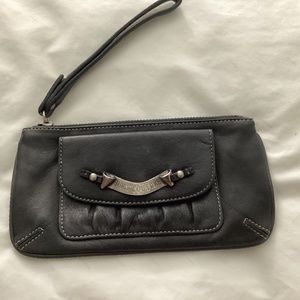 Juicy wristlet